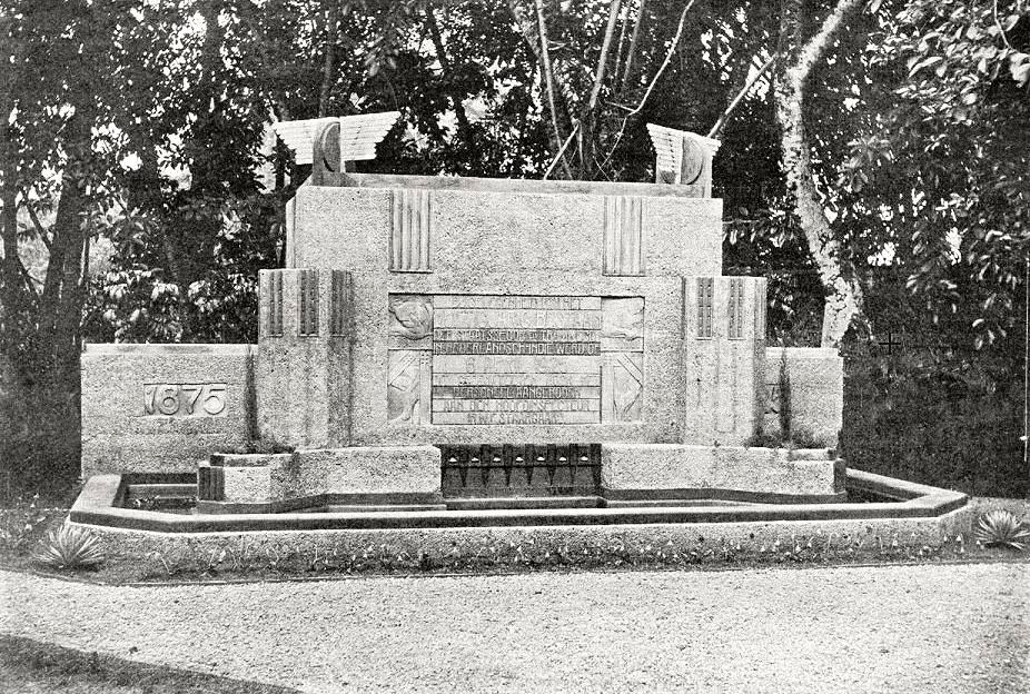 Het monument op het terrein van het hoofdkantoor van de SS en T.
