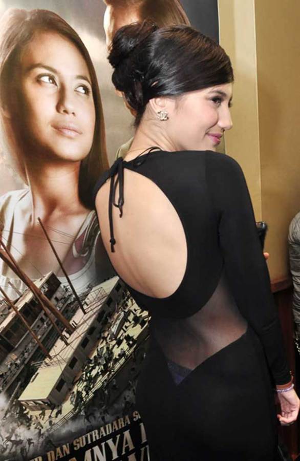 Actrice Pevita Pearce poseert voor de Van der Wijck