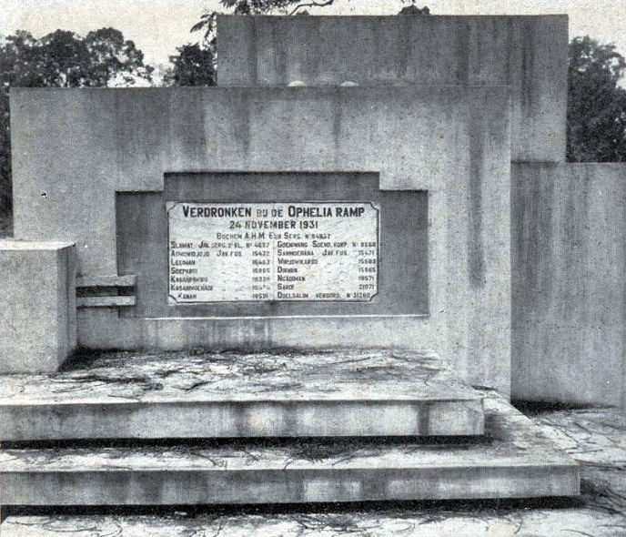 Het Ophelia-monument in oorspronkelijke staat, ca. 1935.